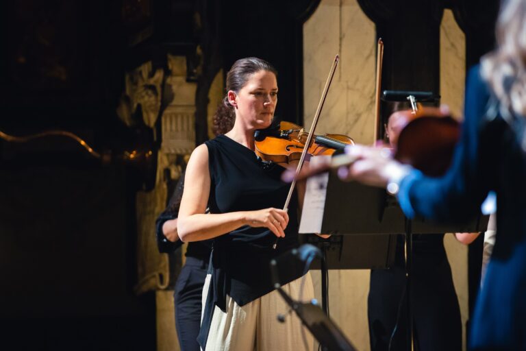 Jolente De Maeyer brengt de mooie muziek van Vivaldi op haar viool